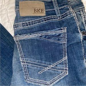 BKE Carter Straight Leg 31R Jeans.      Reposhing-purchased by mistake.